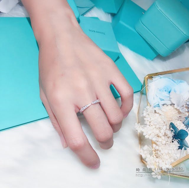 Tiffany純銀飾品 蒂芙尼女士專櫃爆款Setting純銀舞會戒指 Tiffany尖口鑽戒  zgt1779
